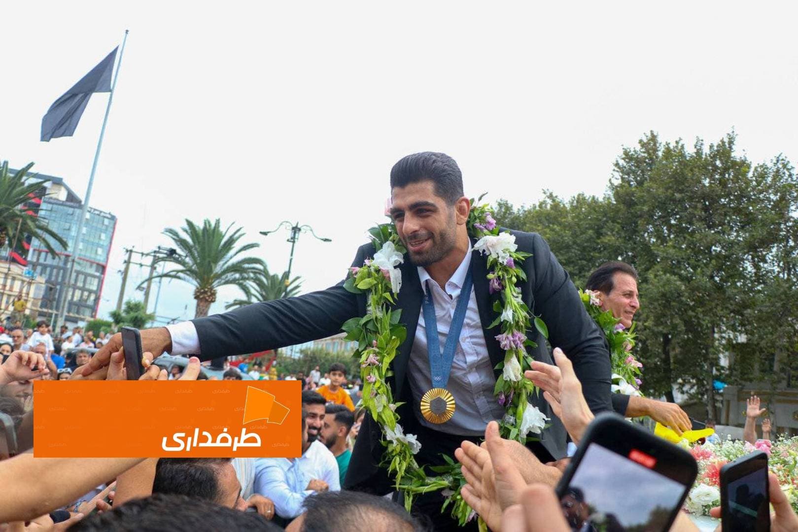 استقبال پرشور مردم آمل از محمدهادی ساروی + ویدئو