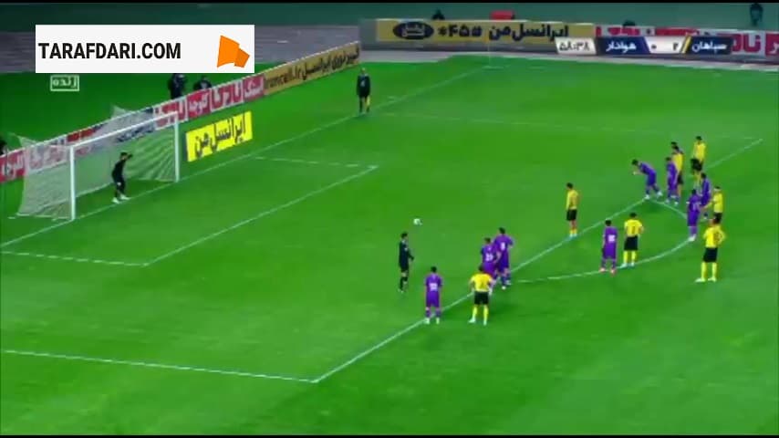گل رضا اسدی به هوادار از روی نقطه پنالتی (سپاهان 3-0 هوادار)