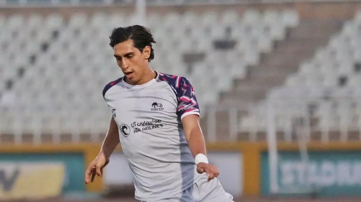 محمد نادری: بازی با استقلال خیلی سخت است؛ باید پرسپولیس را می‌بردیم
