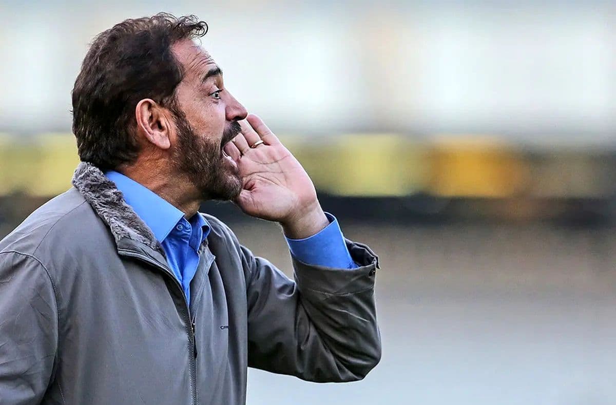 کری‌خوانی فیروز کریمی برای پرسپولیسی‌ها: استقلال و پاس 3 ستاره دارند، شما باید بدویید تا به آن برسید!