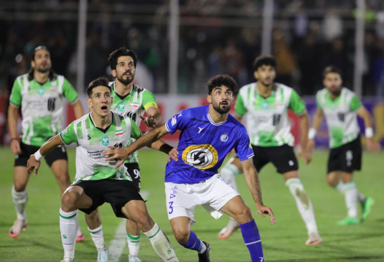 جنجال در فرودگاه مهرآباد؛ هواداران و کادرفنی استقلال هم‌دیگر را کتک زدند!