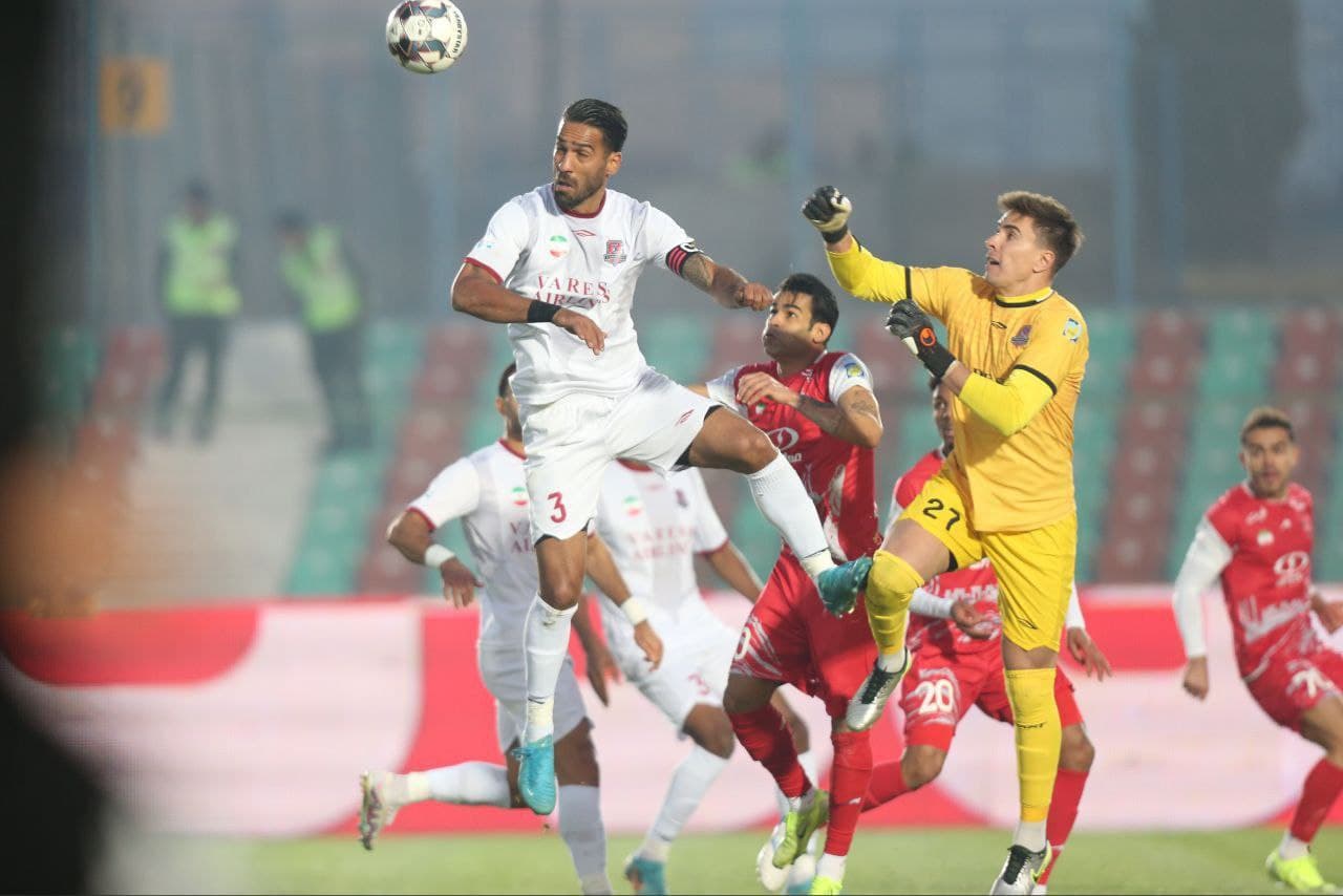 انتقاد تند کامبیز دیرباز از مهاجمان پرسپولیس: مثل پت و مت هستید!