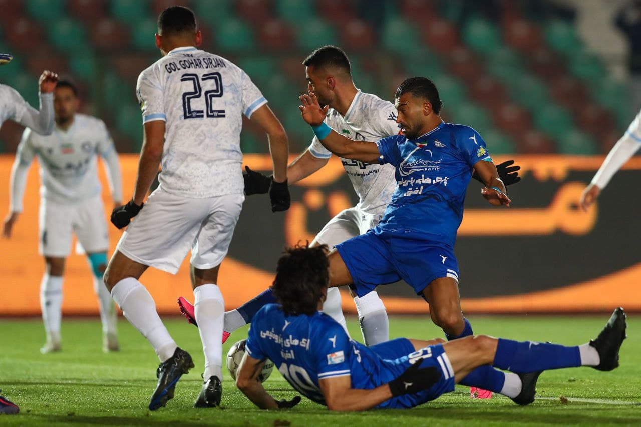 استقلال 0-0 گل گهر؛ یک نیمه خوب، یک نیمه معمولی؛ اتوبوس تارتار این بار پنچر نشد!