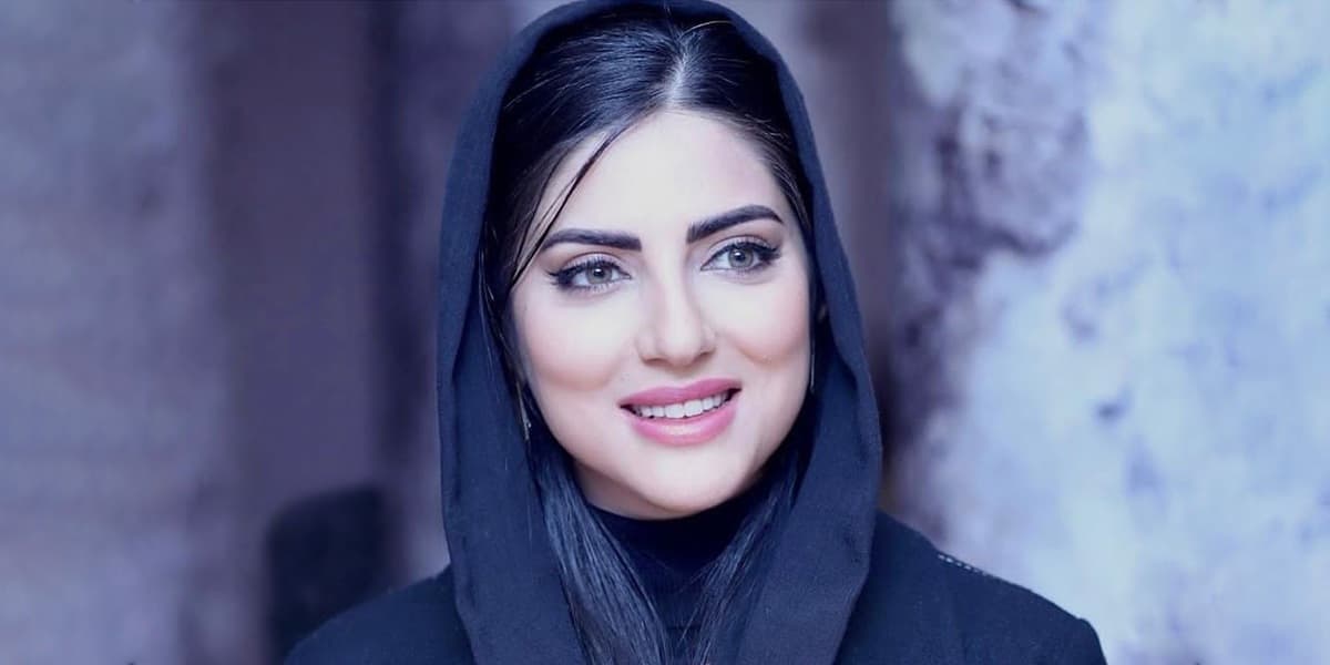 ببینید | هلیا امامی بازیگر سریال هشت پا در استایل جدید پاییزی / هلیا امامی کیست؟