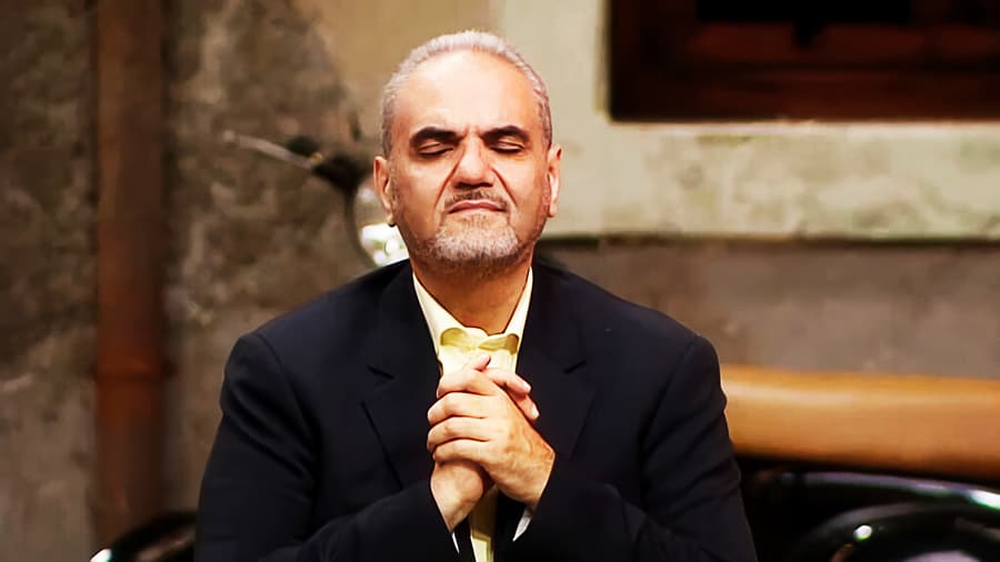 جواد خیابانی و چالش بی‌طرفی؛ این اندازه ضعیف بودن هم هنر می‌خواهد