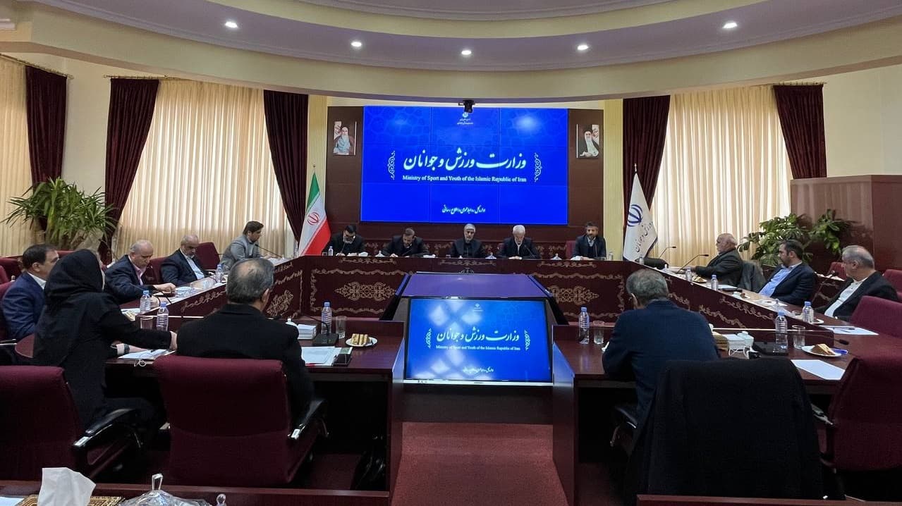 بررسی اخذ مجوز حرفه‌ای استقلال و پرسپولیس با حضور وزیر ورزش؛ نگران نباشید!