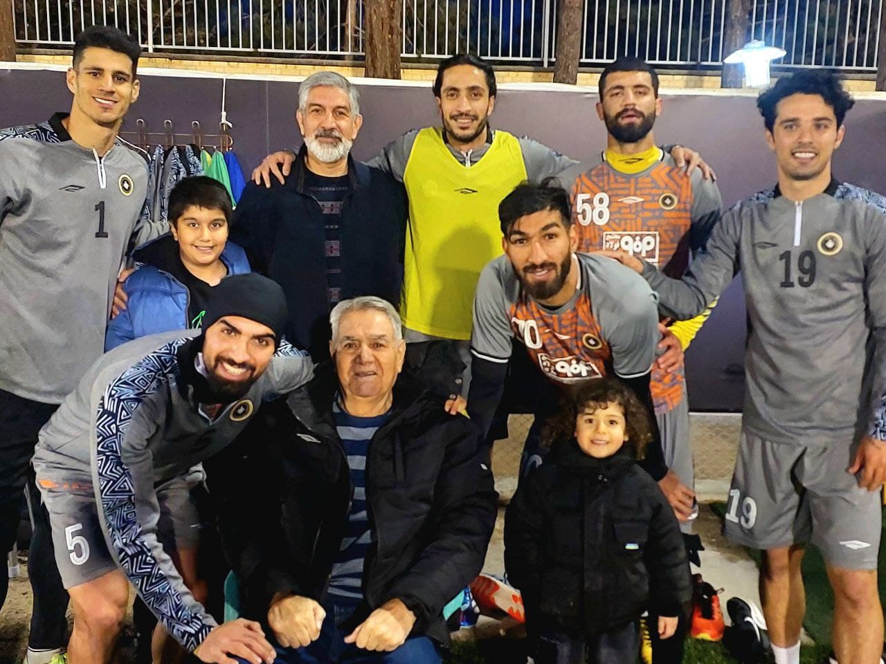 پیشکسوت سپاهان مهمان تمرین طلایی پوشان + عکس