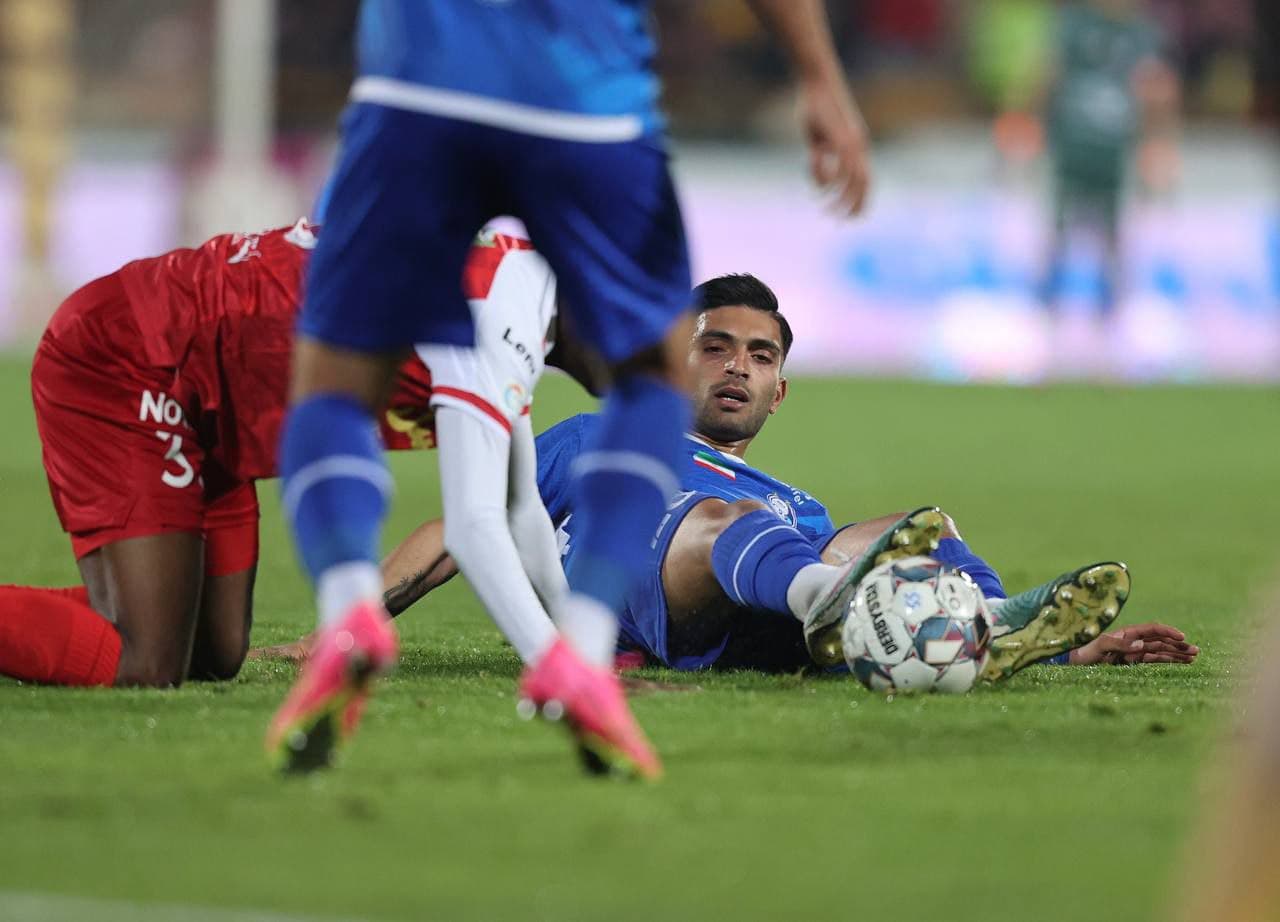 رکورد عجیب هافبک استقلال در لیگ برتر؛ 8 کارت زرد و دو بار محرومیت!