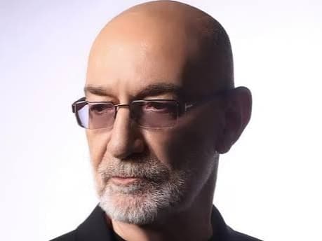 دانلود آهنگ بوسه‌ی باد از سیاوش قمیشی 