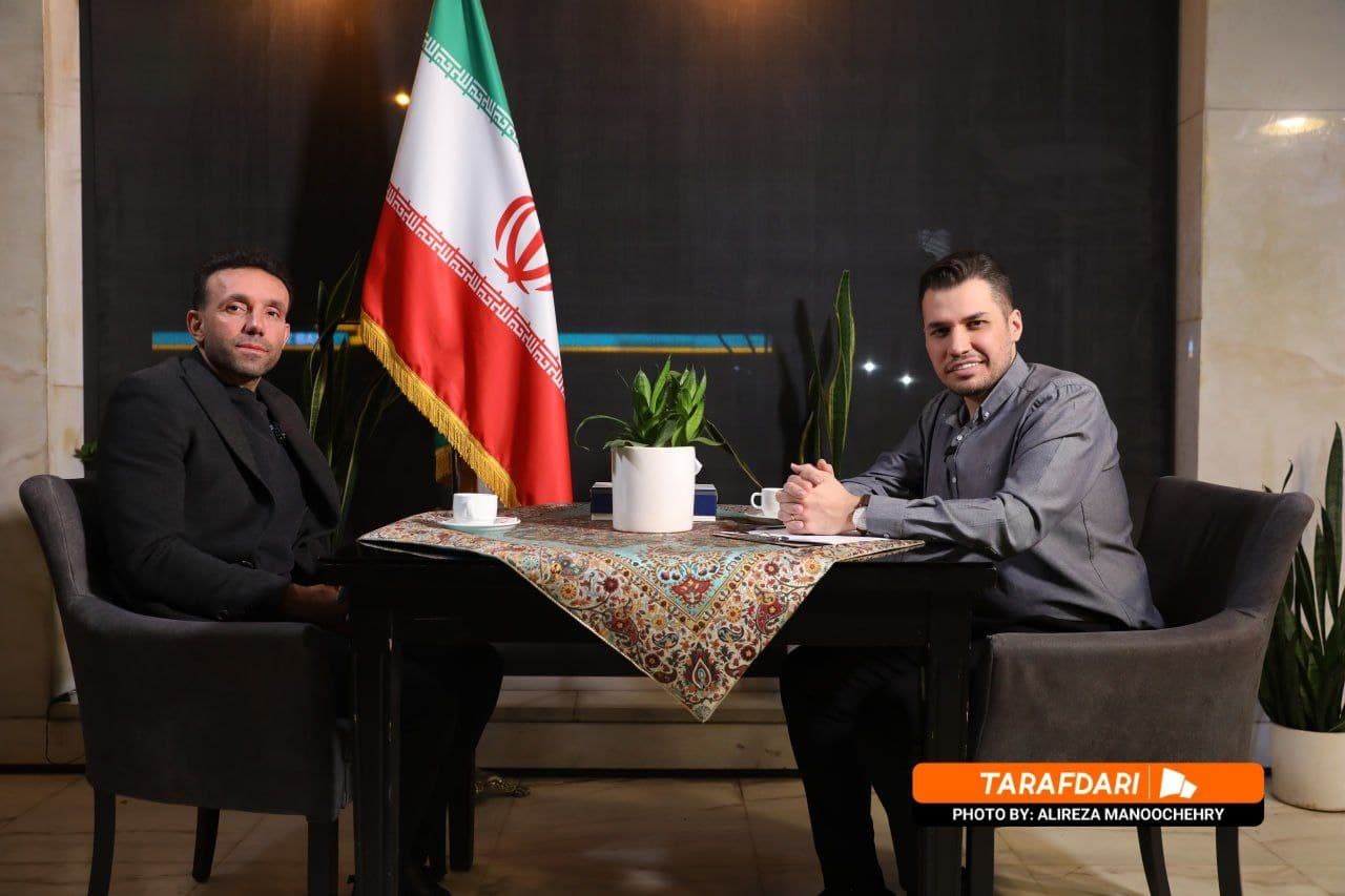 وحید کاظمی در گفتگو با طرفداری: با افتخار در یک روستا اطراف ساری معلمی می‌کنم؛ نادر دست نشان گفت دیگر این آقا برای نساجی داوری نکند!