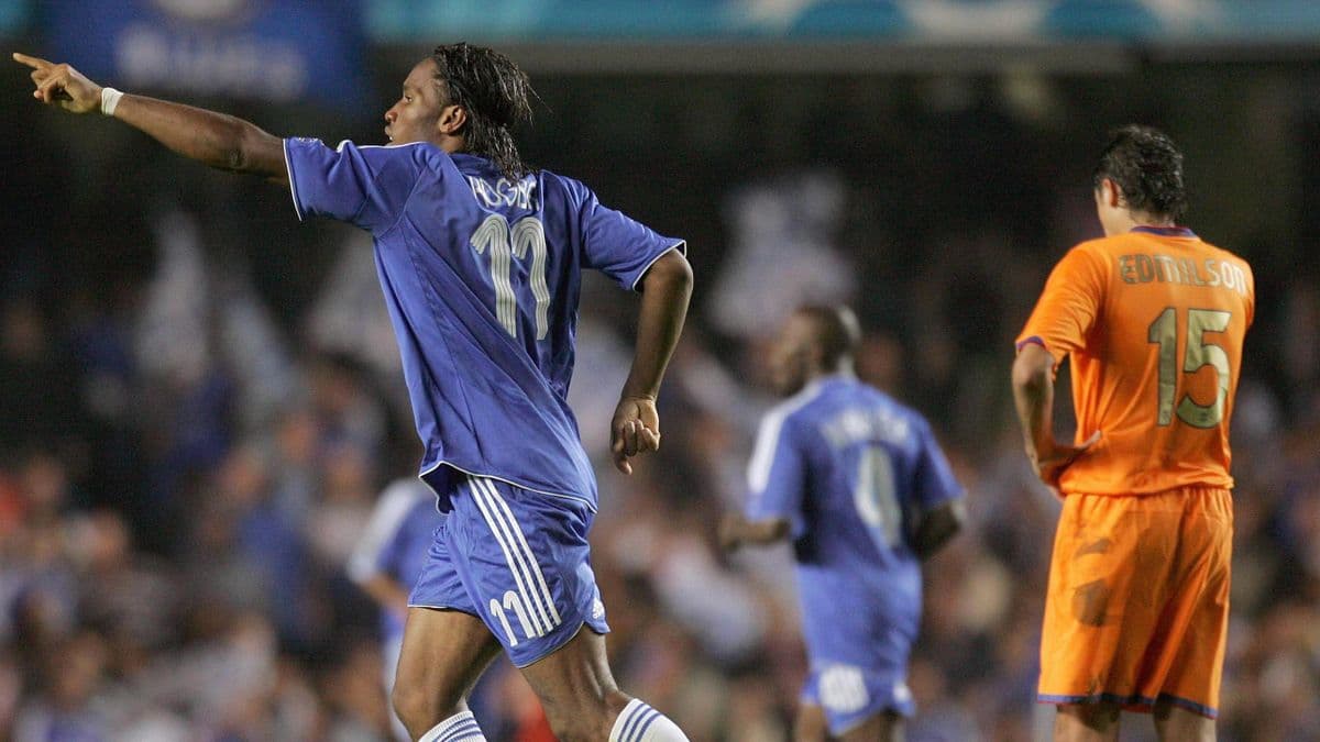 برتری 1-0 چلسی مقابل بارسلونا با گل دیدنی دیدیه دروگبا در لیگ قهرمانان اروپا (2006/10/18)