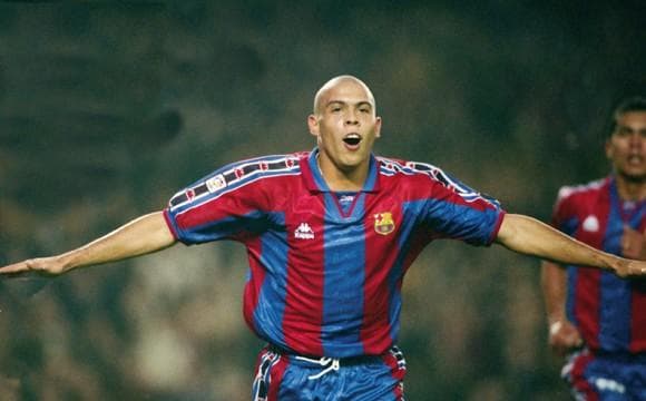 سوپرگل انفرادی رونالدو نازاریو با پیراهن بارسلونا مقابل کامپوستلا (1996/10/13)