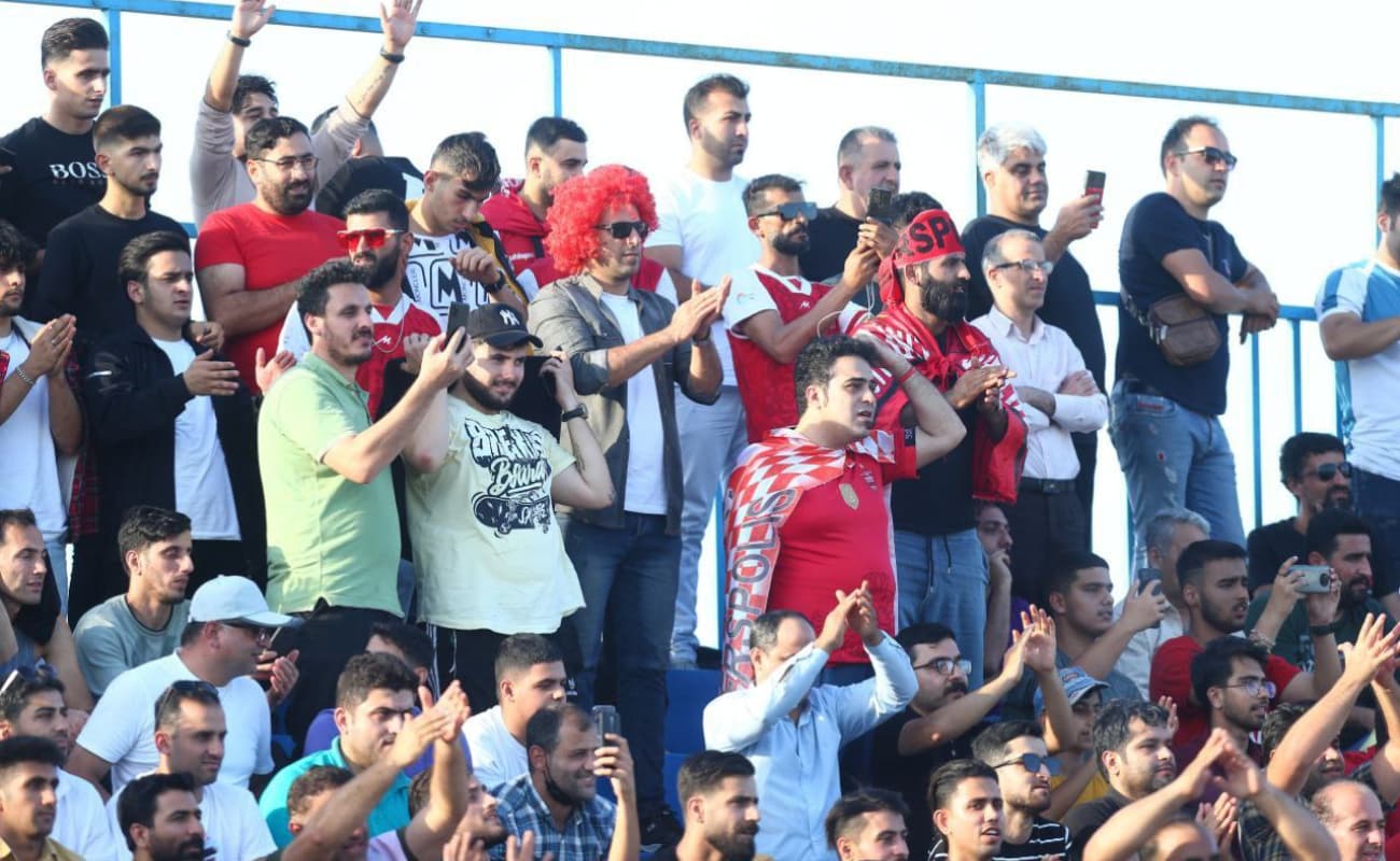 پرتاب بطری توسط تماشاگران پرسپولیس کار دست سرخ‌پوشان داد