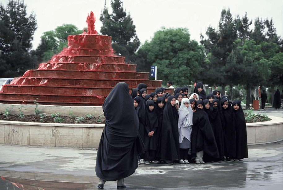 بهشت زهرای تهران، سال ۱۳۶۵، عکس از محمد اسلامی‌راد