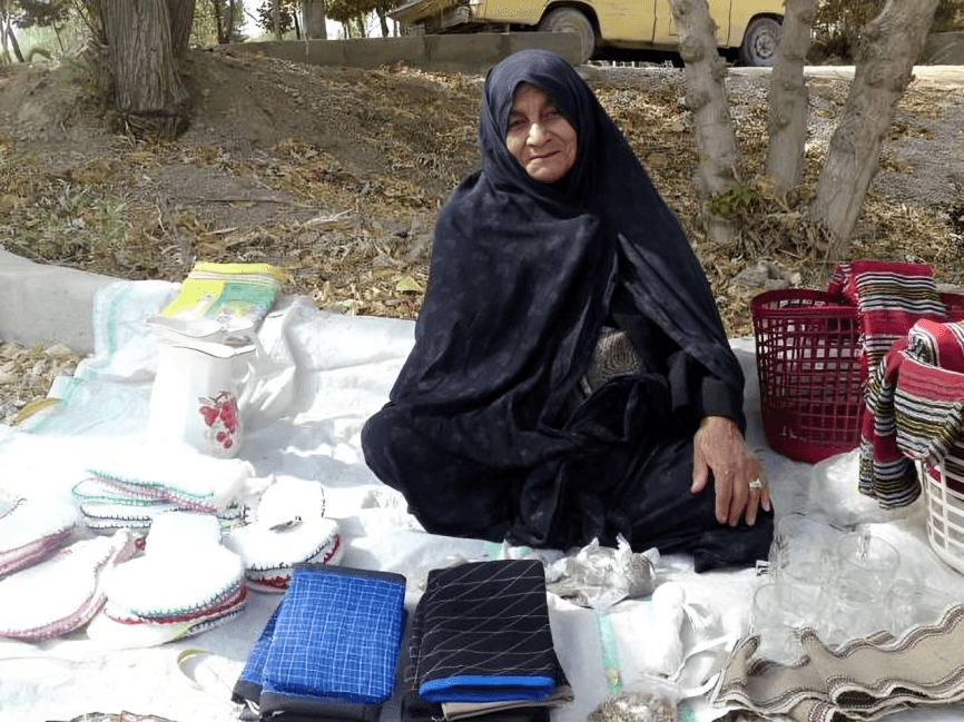 گفتگو با رقیه مکبری (دست‌فروش جمعه‌ بازار ): در آرزوی کربلا