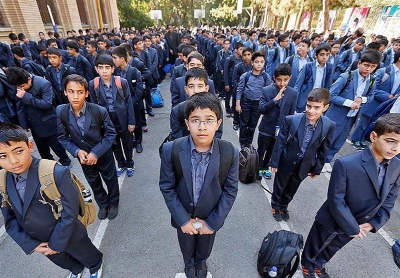مادری که در شهر قدس برای ثبت نام فرزندش در مدرسه مجبور به تمیز کردن کلاس‌ها شد! + تصویر