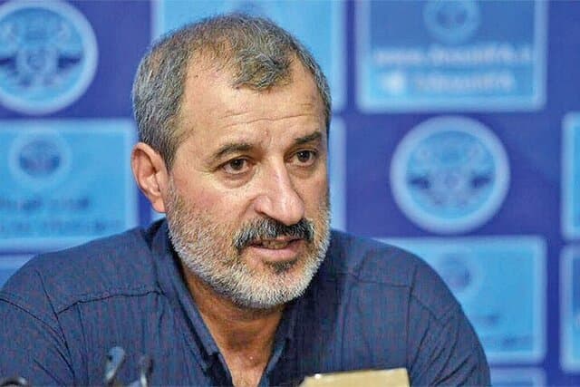 مایلی کهن: پرسپولیس با وجود چاله‌های تختی بازی را برد؛ چمن از انسان لطیف‌تر است