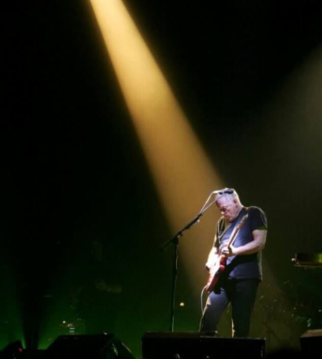 Dancing right in front of me - David Gilmour 