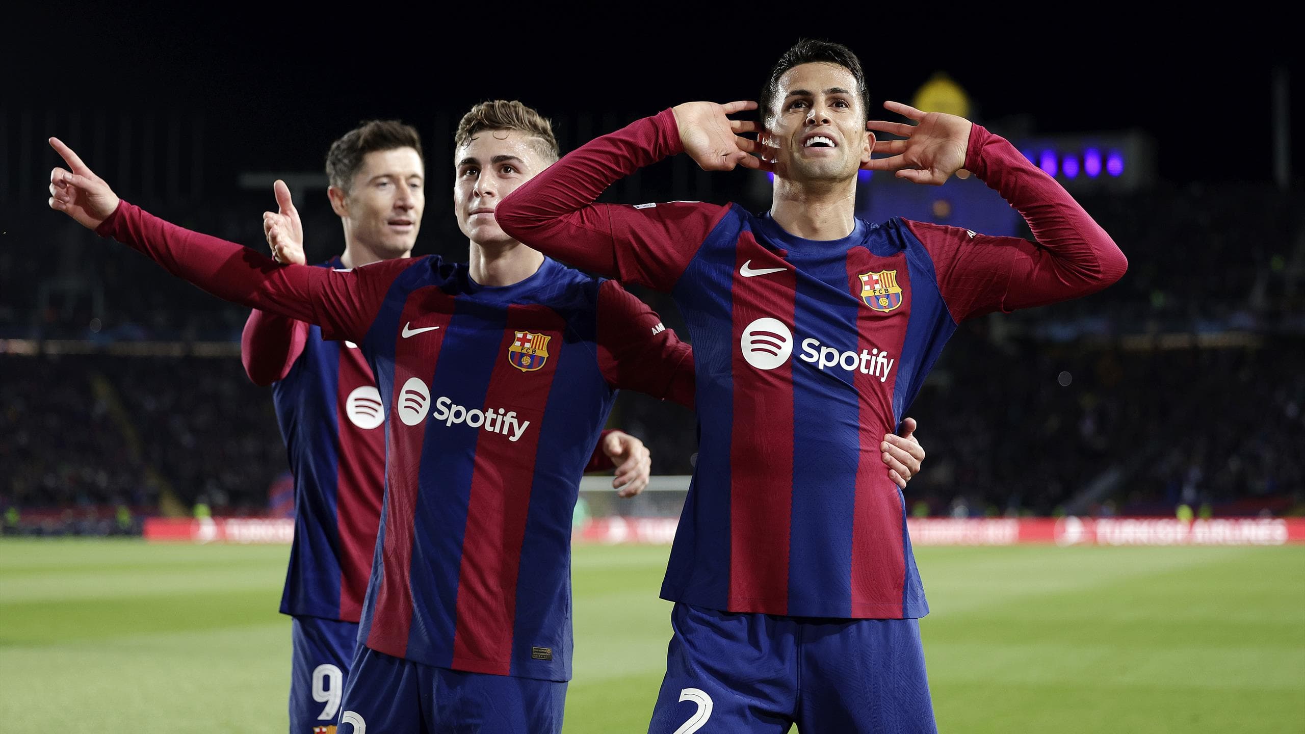 بارسلونا 3-1 ناپولی؛ مارادونا بلیت صعود را به ژاوی تقدیم کرد