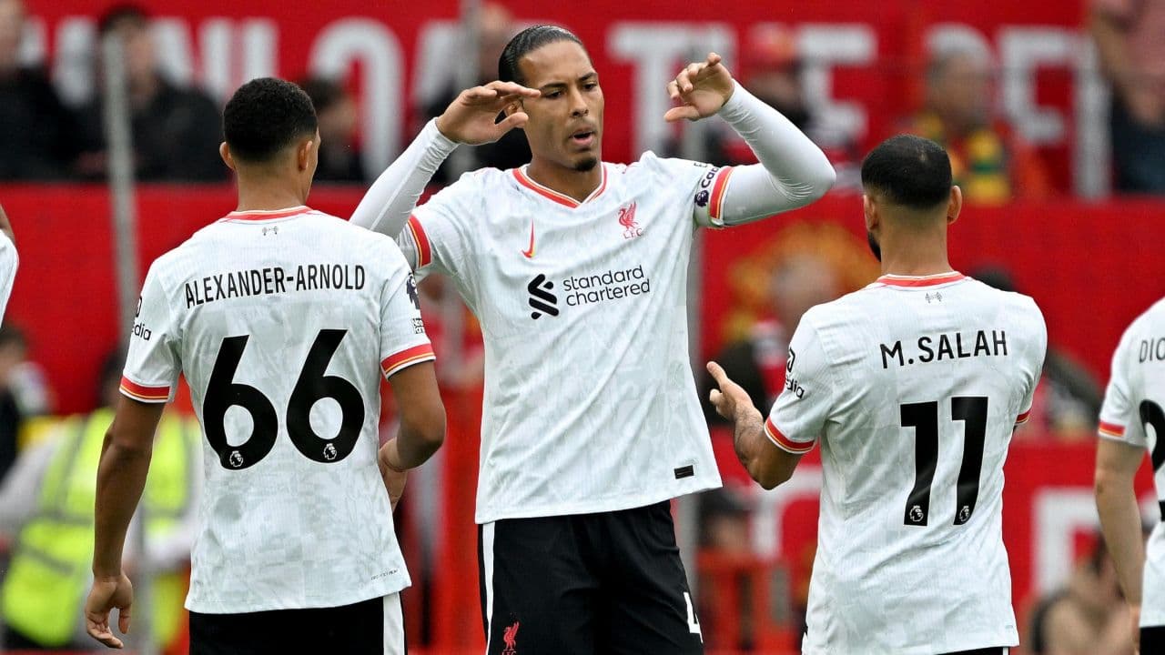 محمد صلاح و دوباره یک پیام مبهم؛ قاب مشکوک با فن دایک و الکساندر آرنولد! / عکس