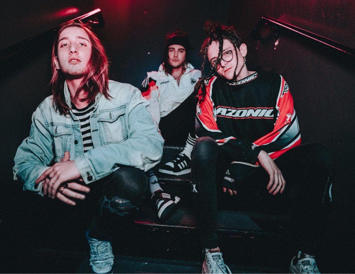 آهنگ Slow Down از Chase Atlantic با متن و ترجمه