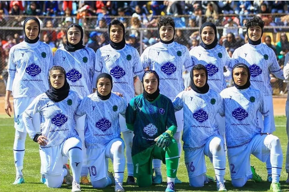 ویدئوی زیبای تیم زنان گل گهر سیرجان پیش از دیدار با خاتون بم؛ به یاد کودکی، کلاس درس و تخته‌سیاه