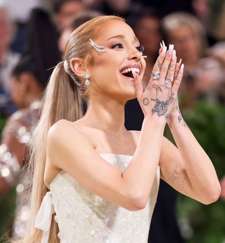 دانلود آهنگ 7Rings از Ariana Grande 
