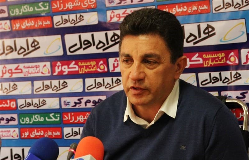قلعه نویی: کریمی باید طوری حرف بزند که مخاطب آن را بپذیرد؛ داوری ما بسیار جلوتر از فوتبال ماست