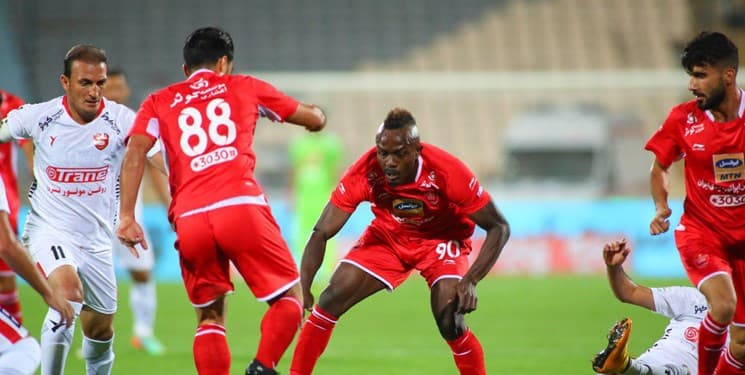 حواشی دیدار پرسپولیس و سپیدرود؛ طرح موزاییکی هواداران پرسپولیس به یاد شهدای اهواز