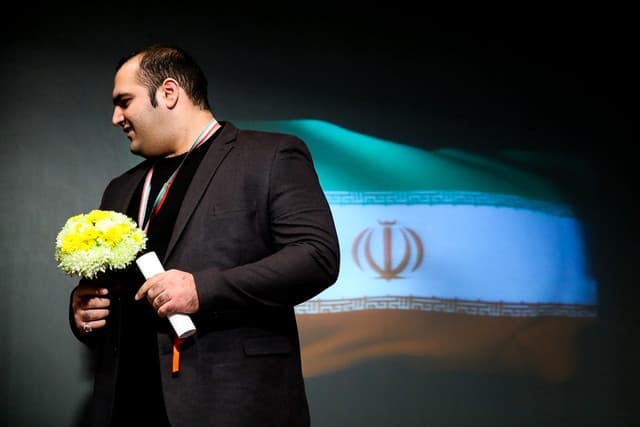 سلیمی و هاشمی مدال های خود در مسابقات وزنه برداری قهرمانی جهان را به آستان قدس اهدا کردند