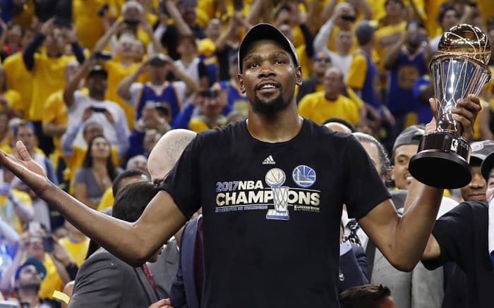 بازیکنانی که در دو سال متوالی با ارزش ترین بازیکن فینال های NBA شده اند