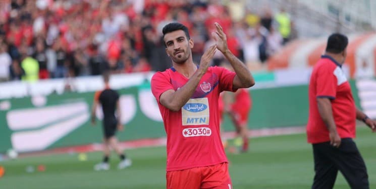 حسین ماهینی به دلیل مصدومیت از ناحیه زانو اردوی پرسپولیس را ترک می کند