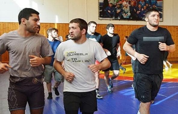 آماده سازی ستارگان کشتی داغستان برای حضور در جام یارگین؛ از سعدالله اف تا ماخوف، همه هستند (عکس)