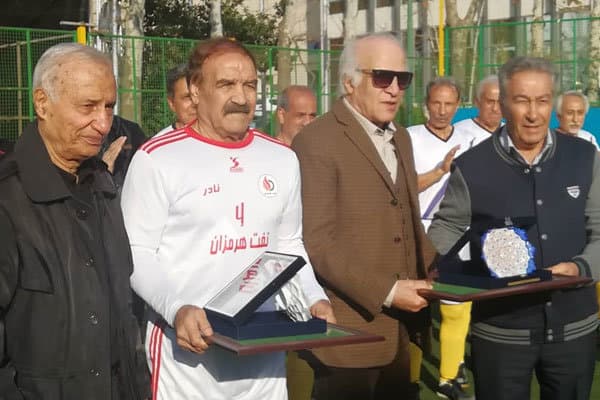 تجلیل از نصرالله عبداللهی و مجید حلوایی، دو پیشکسوت تیم ملی فوتبال ایران