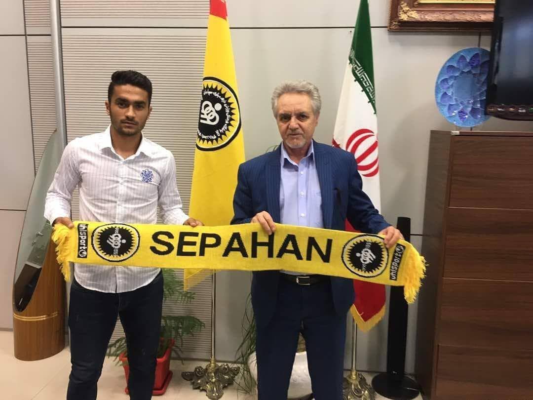 محمد کریمی، هافبک سپاهان: می‌خواهیم خیلی زود به صدر جدول برسیم؛ پرسپولیس و استقلال اصلی‌ترین رقبای ما هستند