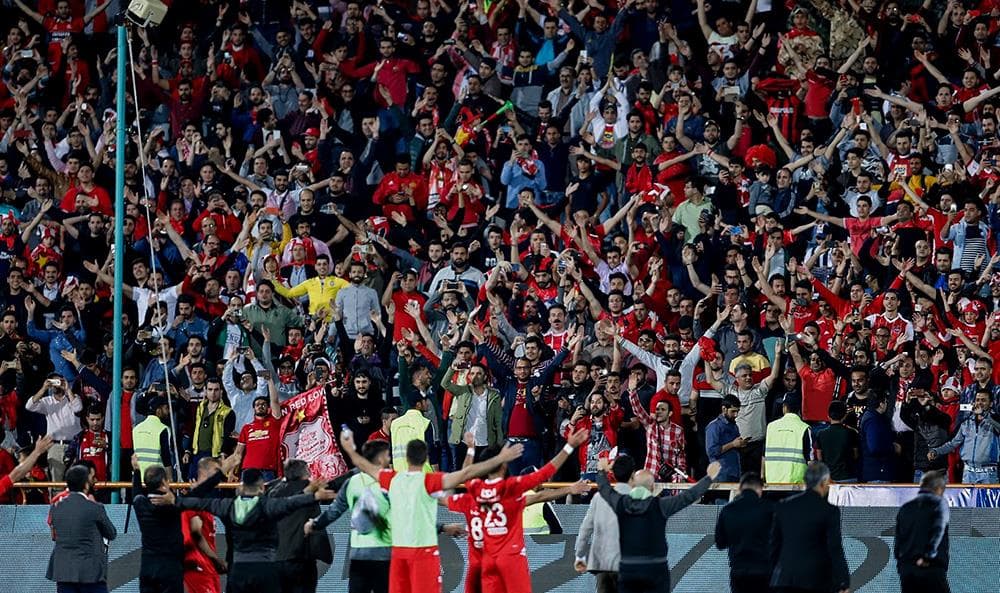 سنگ تمام هواداران پرسپولیس‌ برای بازی با سپاهان؛ پرسپولیسی ها تمام بلیت‌ های بازی با سپاهان را خریداری کردند