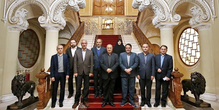 قاضی زاده، نماینده مجلس: تاج باید به کارخانه فولاد برگردد؛ حضور بازنشستگان در فدراسیون فوتبال، جرم است
