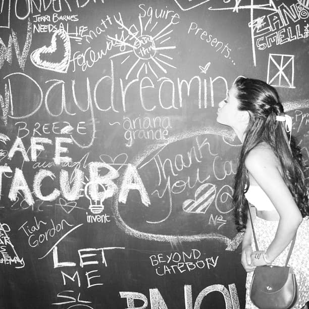 دانلود آهنگ زیبای Ariana Grande - Daydreamin'