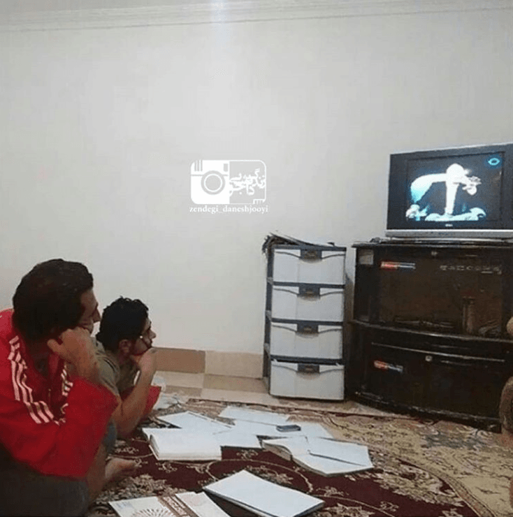 دقت کردین شب های امتحان حتی تماشای شبکه چهارم لذت بخشه!