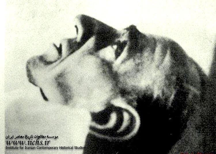 تنها عکس از جسد محمدرضا پهلوی در بیمارستانی در قاهره.
