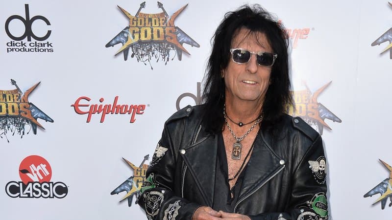 دانلود آهنگ زیبای Alice Cooper - Only Women Bleed