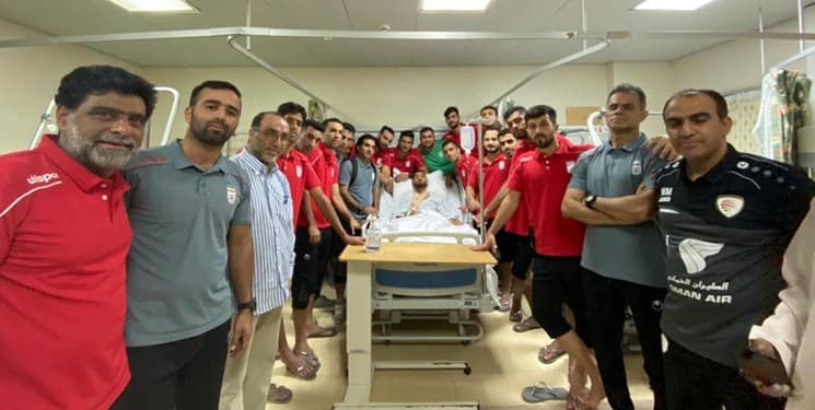 اعضای تیم ملی فوتبال ساحلی به عیادت محمد مرادی، بازیکن ملی پوش مصدوم فوتبال ساحلی رفتند