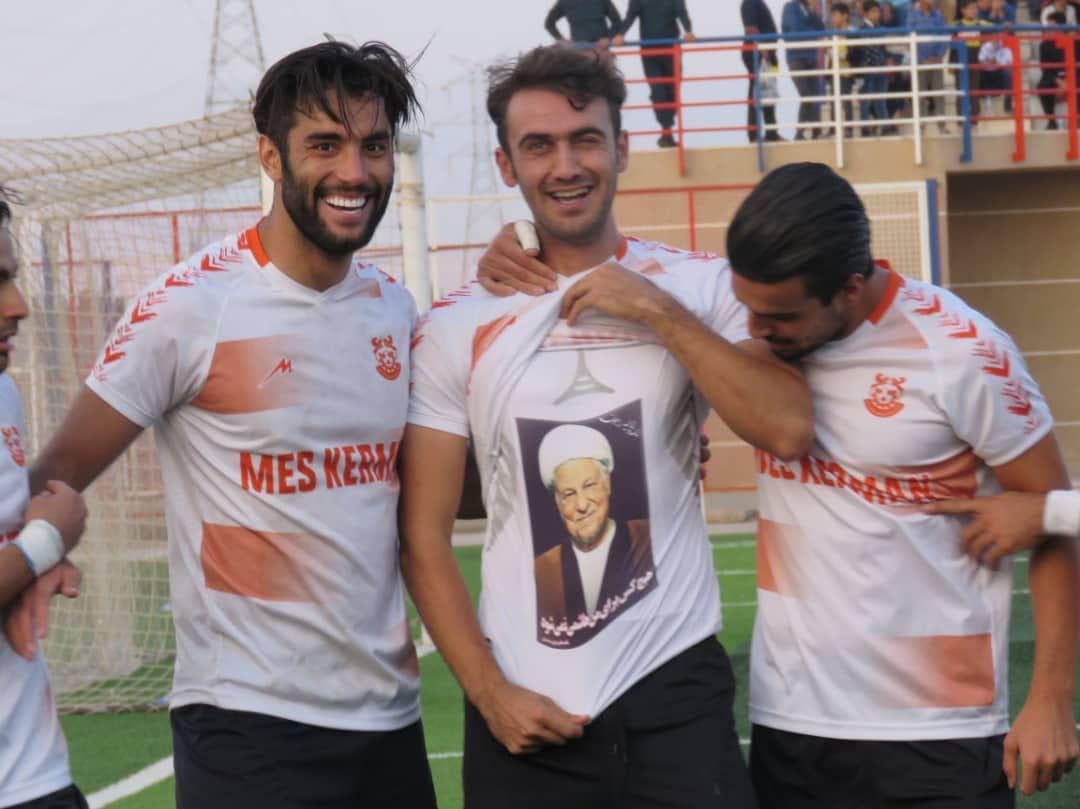 رشید فرخی، رهروی راه ترابی؛ شادی گل جالب بازیکن مس کرمان با نشان دادن تصویری از هاشمی رفسنجانی!