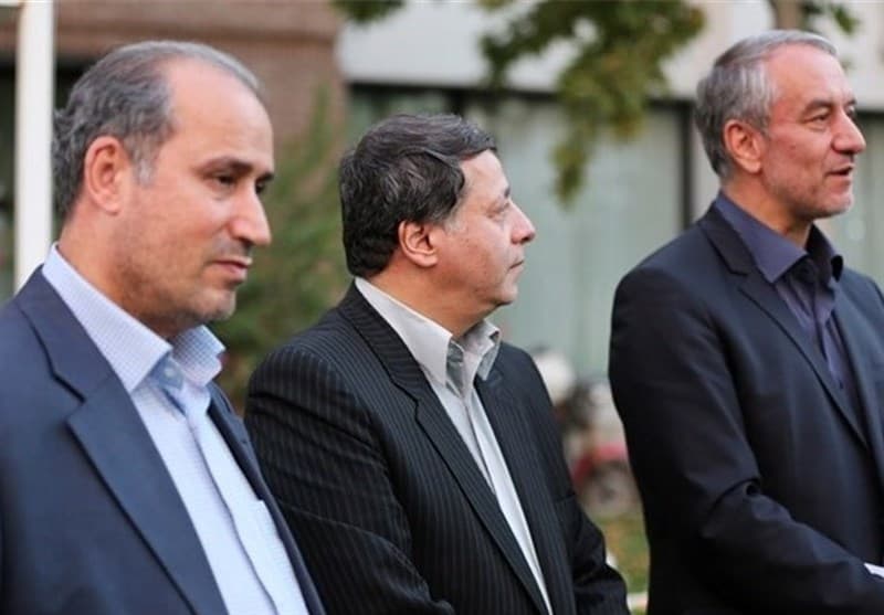 علی دایی مهدوی کیا علی اقا کریمی و خیلی ها دیگه نمیتونن رئیس فدراسیون بشن ولی اینا میتونن..مافیا