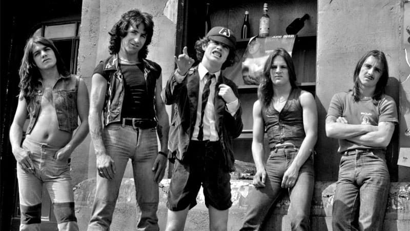 دانلود آهنگ  T.N.T از AC/DC 