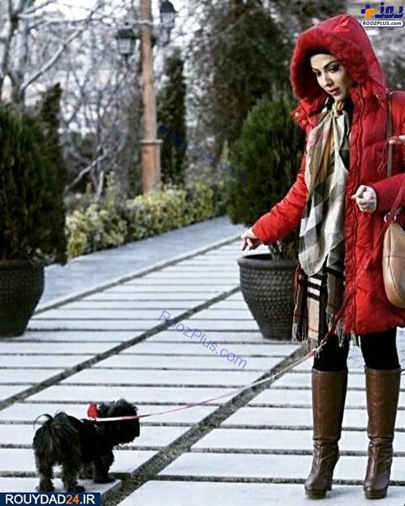 قدم زدن لیلا اوتادی با سگش در پارک+ عکس