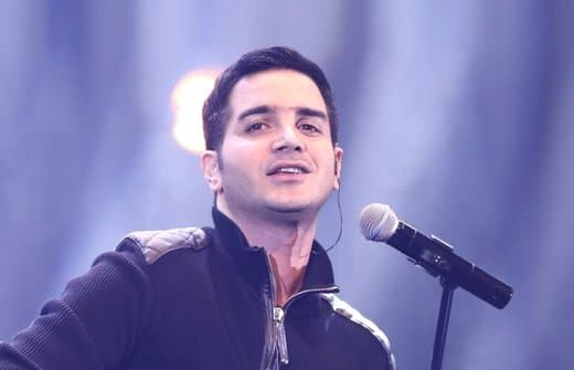 محسن یگانه از ایران رفت و به کانادا مهاجرت کرد
