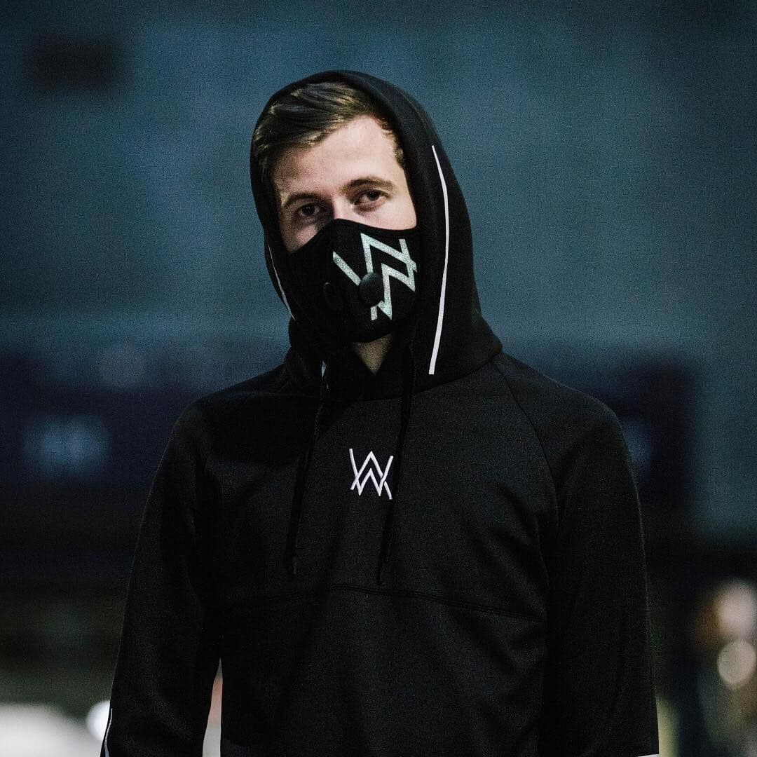 دانلود آهنگ Alan Walker - Sing Me to Sleep