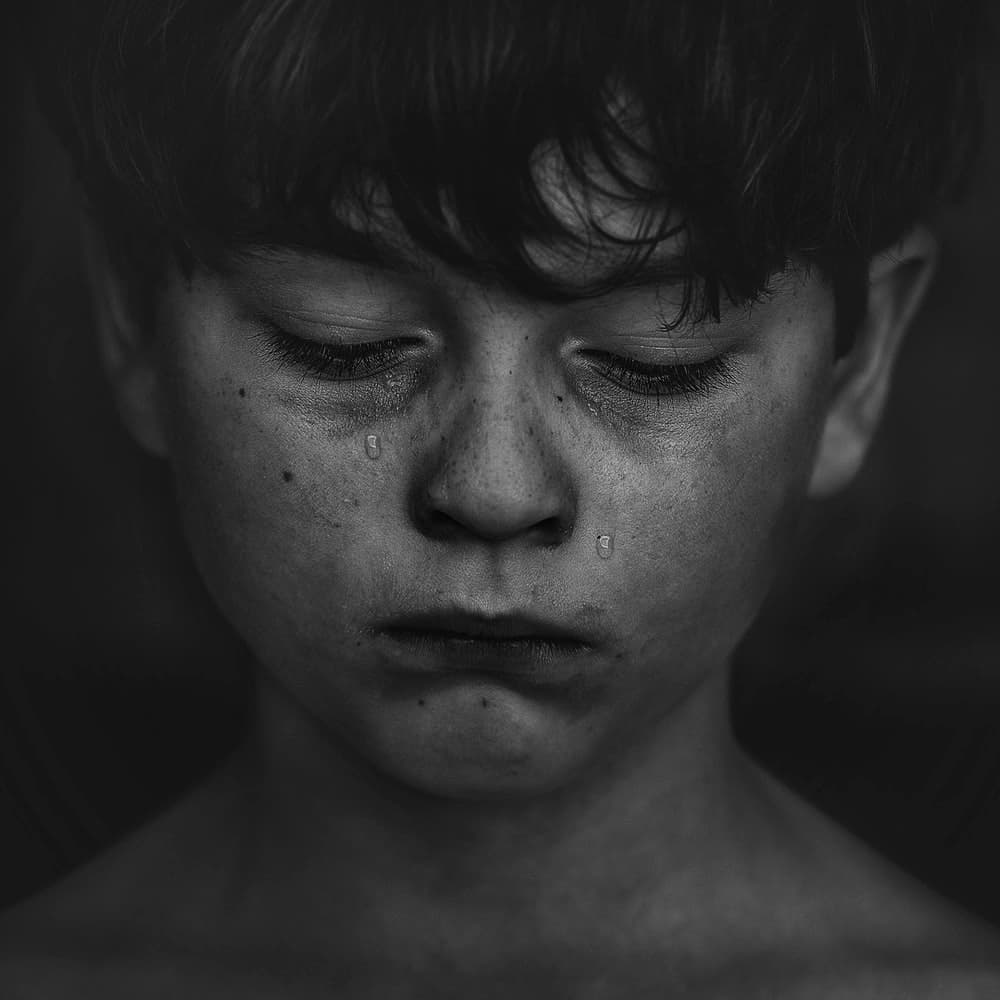 دلنوشته :آنها چه میدانند خون گریستن چیست !
