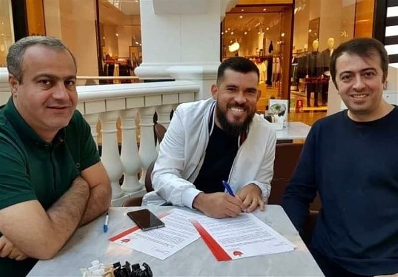 محکومیت باشگاه پرسپولیس توسط فیفا در پرونده فرناندو گابریل؛ سرخپوشان باید 23 هزار دلار به علاوه 5 درصد سود به بازیکن برزیلی پرداخت کنند